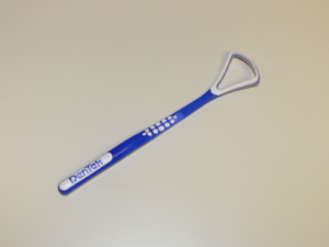 a dentek tongue scraper for cleaning tongues